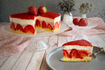 Erdbeer-Kaltschale-Torte